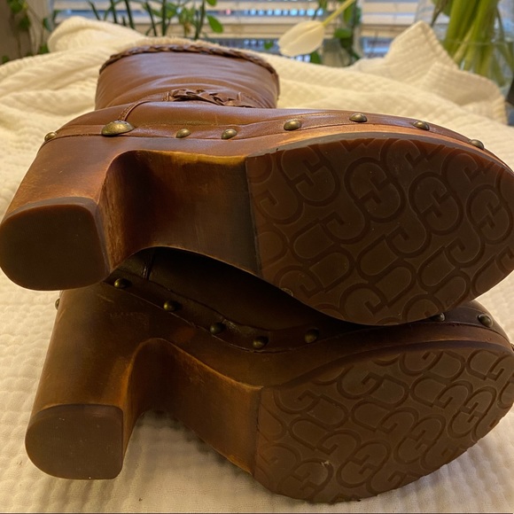 UGG SAVANNA BOOTS WITH BRAIDED, STUDDED DETAILING AND SHEARLING LINING - Picture 3 of 4